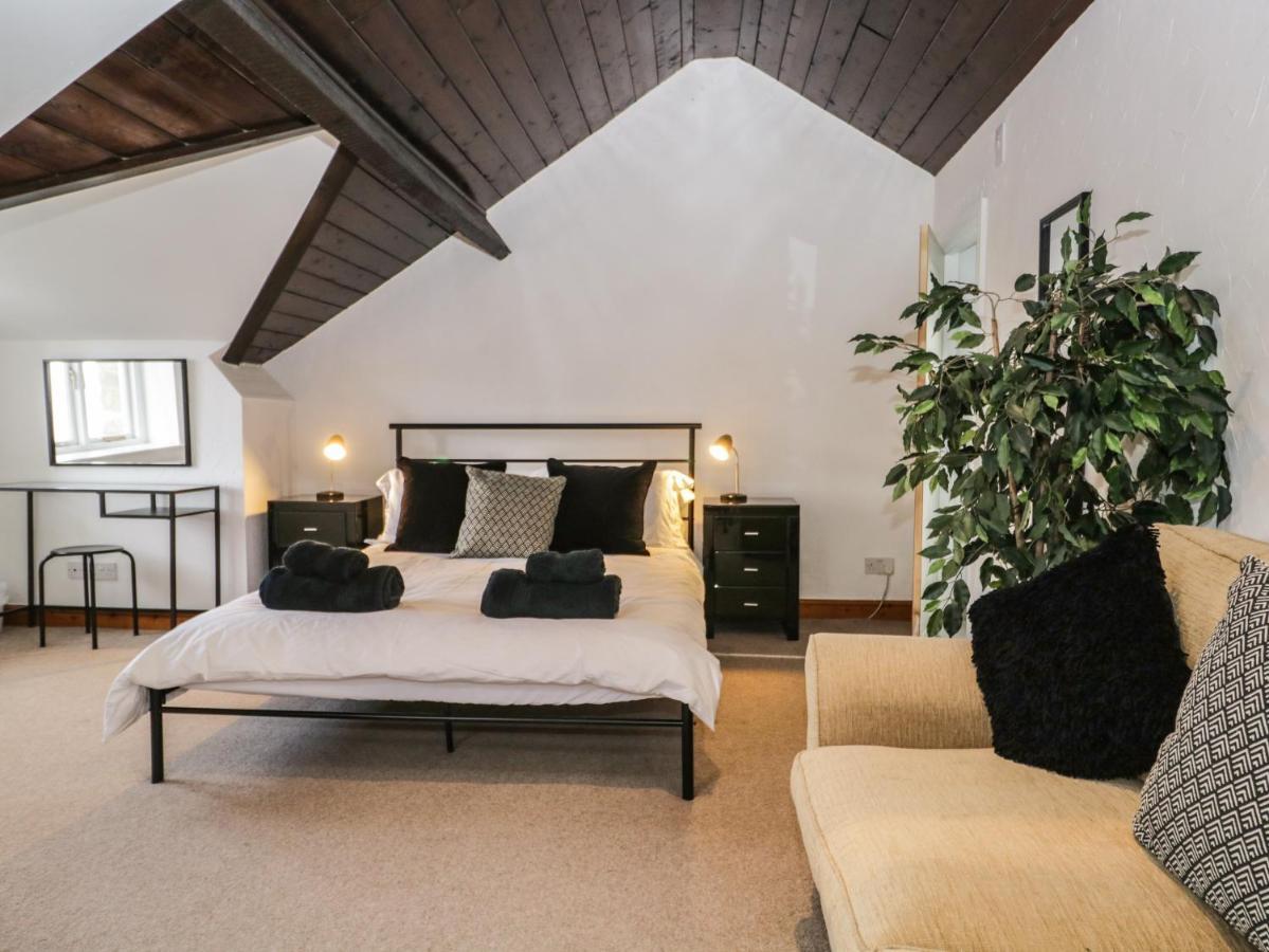 Kirkby House Villa คาร์นฟอร์ธ ภายนอก รูปภาพ