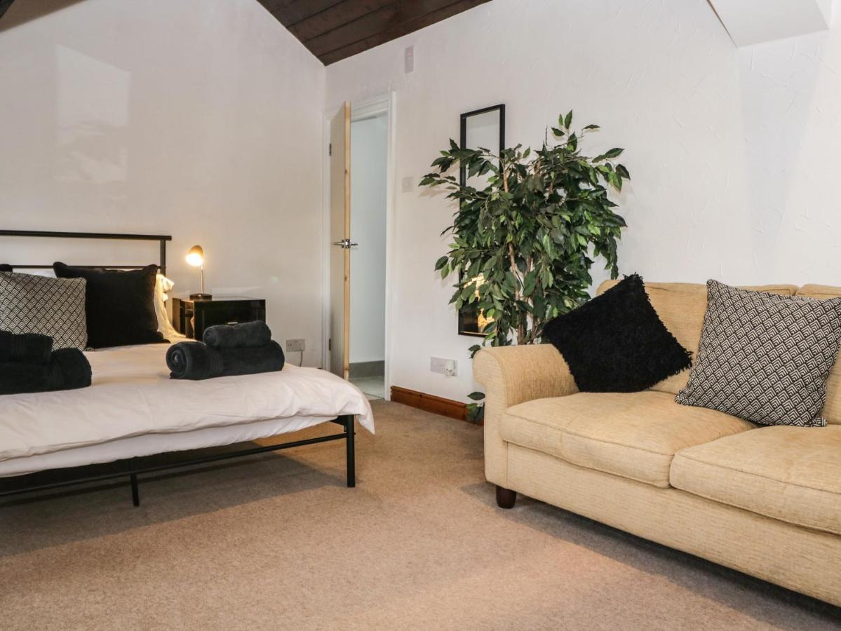 Kirkby House Villa คาร์นฟอร์ธ ภายนอก รูปภาพ